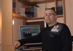 Nežinomo autoriaus nuotraukoje: internetinio dienraščio manorajonas.lt sumanytojas ir redaktorius Darius Mikelionis